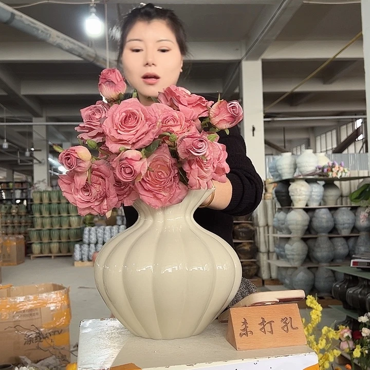 景德镇陶瓷花瓶工厂