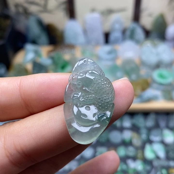 翡翠未镶嵌颈饰金蟾