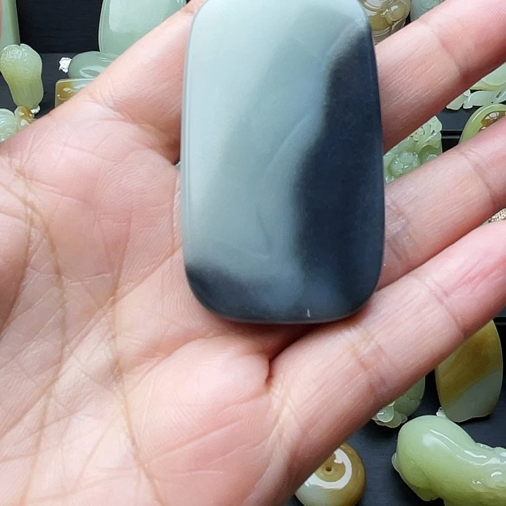 毛***仰和田玉（糖玉）未镶嵌颈饰