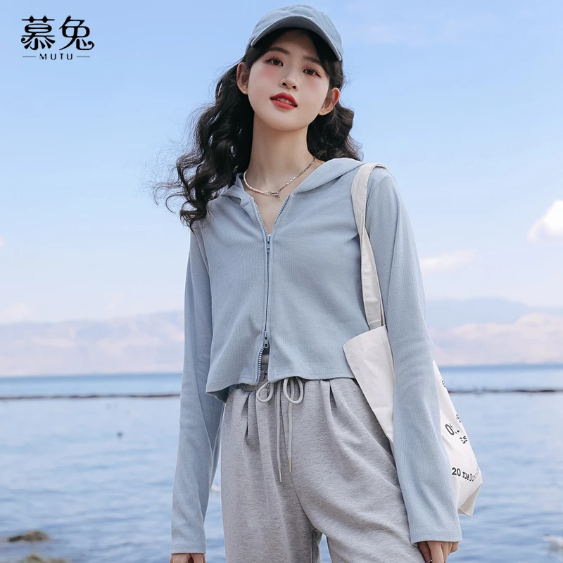慕兔连帽运动拉链针织开衫女2025夏季新款小个子长袖休闲短外套薄