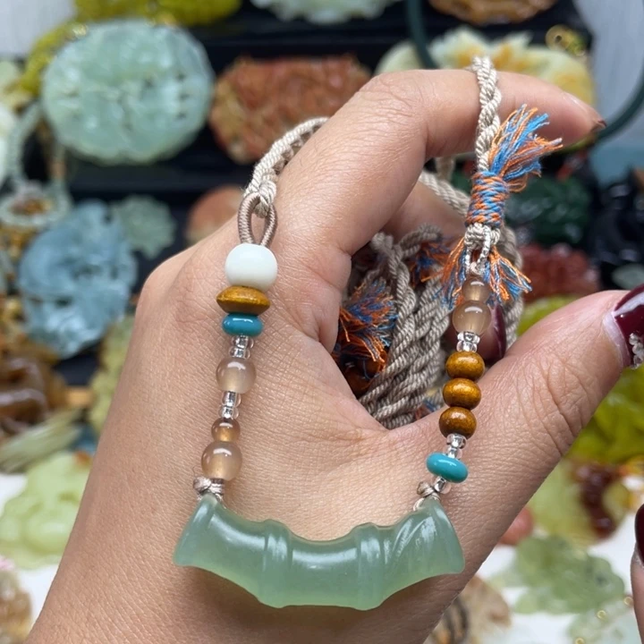 蛇纹石玉未镶嵌颈饰