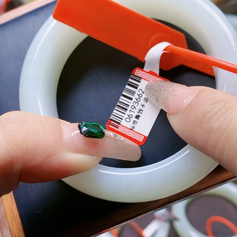 【闪购商品】和田玉手镯未镶嵌家**少