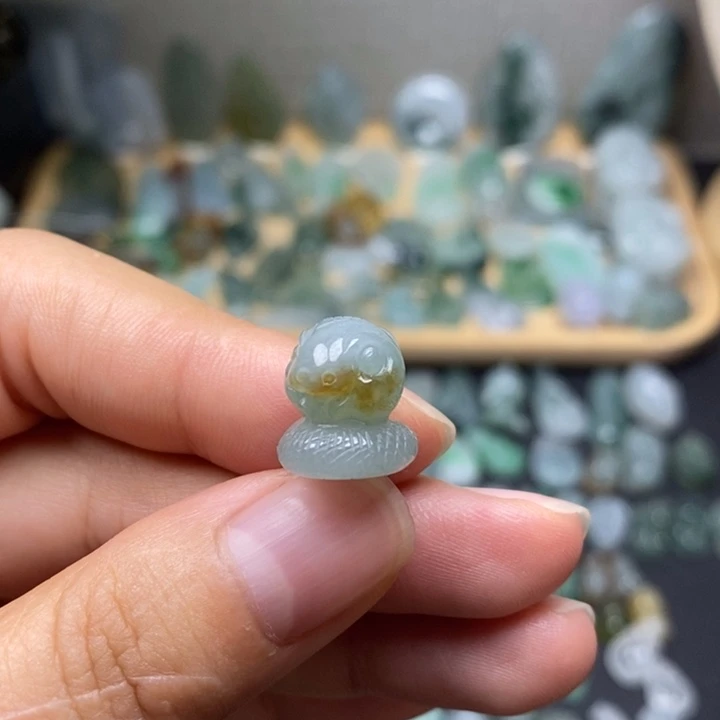 颈饰未镶嵌翡翠蛇