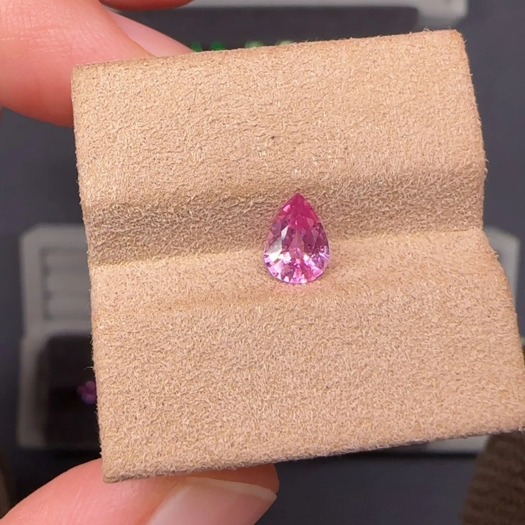 彩色蓝宝石裸石0.68ct