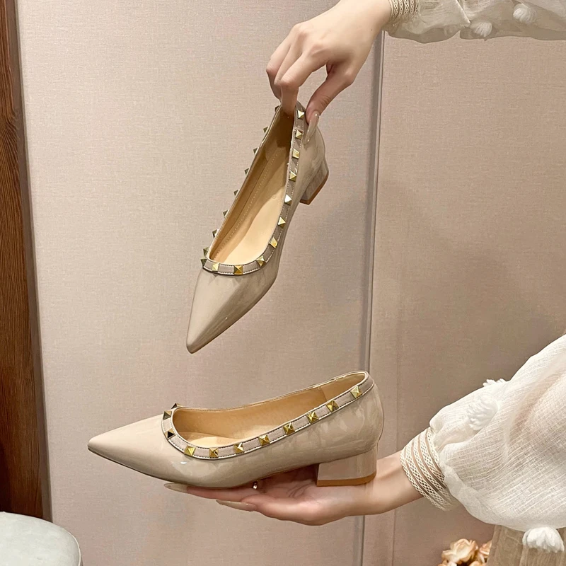 羊皮版~低跟法式裸色铆钉尖头单鞋女时尚百搭小香风浅口玛丽珍鞋