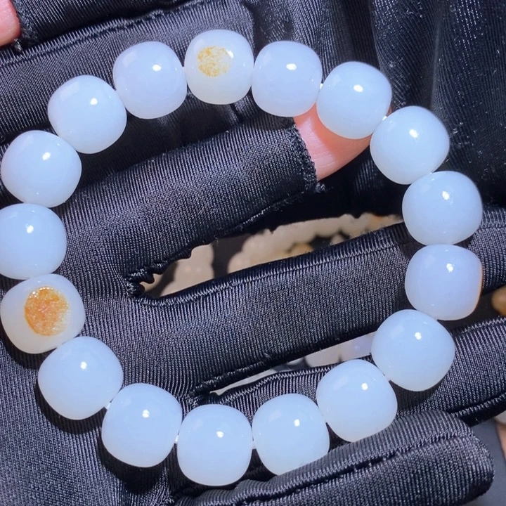 诸***祥未镶嵌手链和田玉