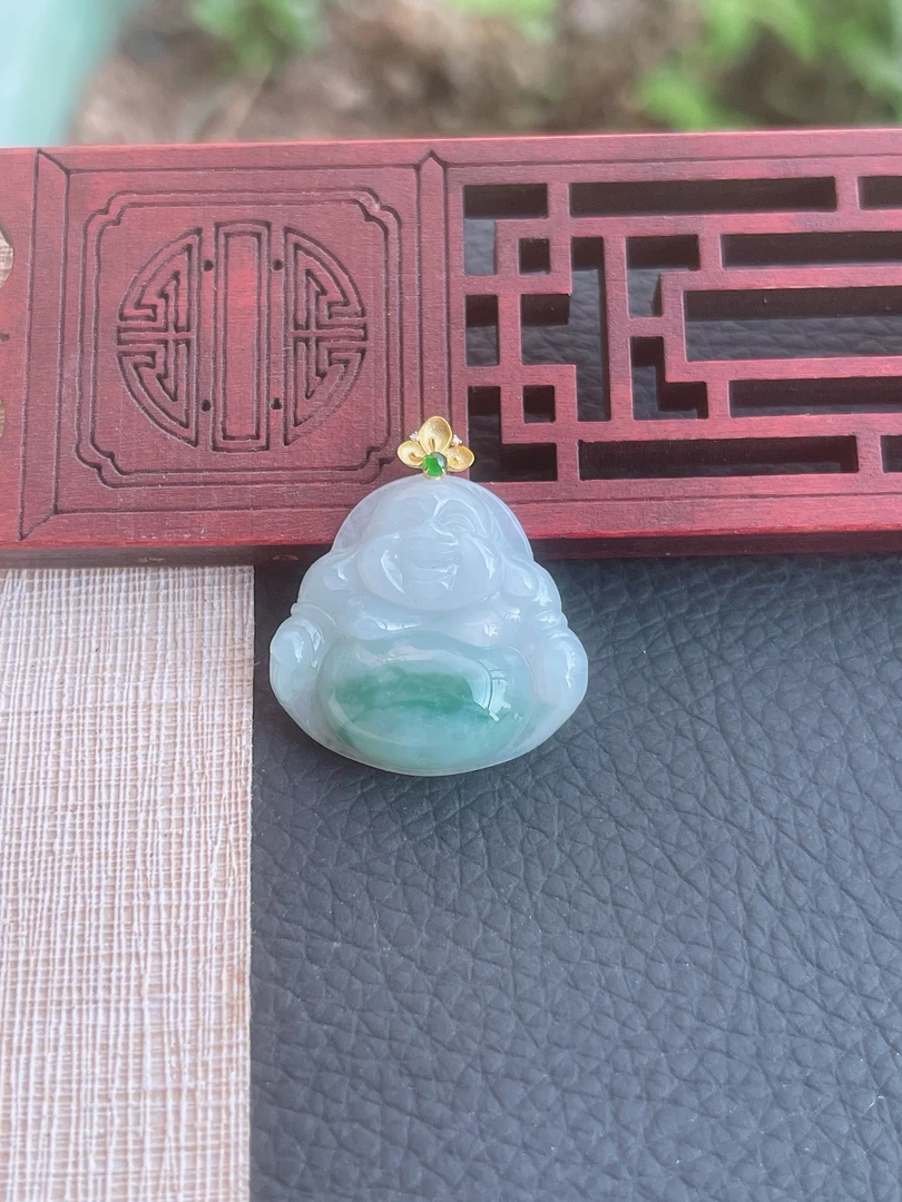 天然缅甸A货翡翠.水润细腻百搭飘花佛公吊坠.尺寸23.3-24.6-6.5