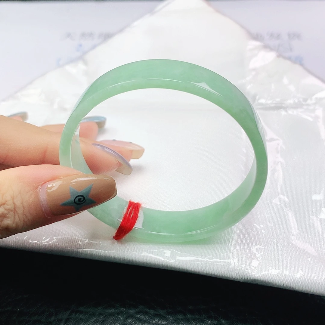 翡翠未镶嵌手镯翡翠53.0果绿公主镯