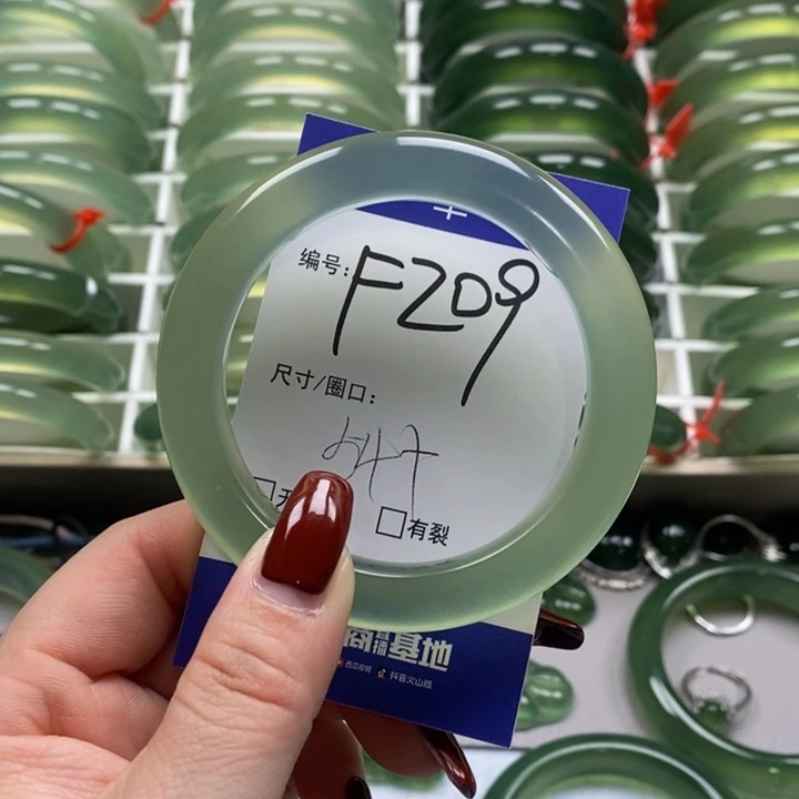 蛇纹石玉手镯未镶嵌l****L