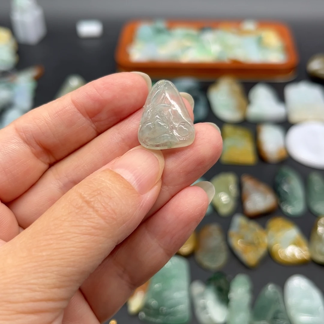 颈饰未镶嵌翡翠莲花