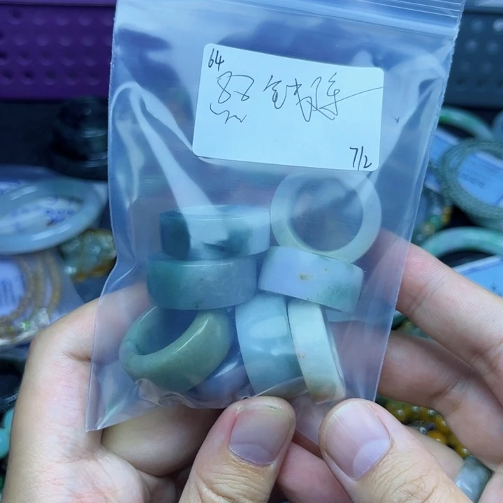 钱***量翡翠戒指未镶嵌翡翠