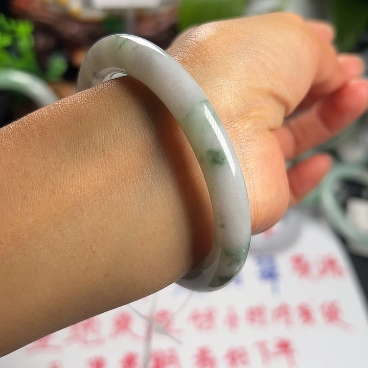 翡翠未镶嵌手镯纯天然缅甸A货翡翠飘花美人条福利镯54