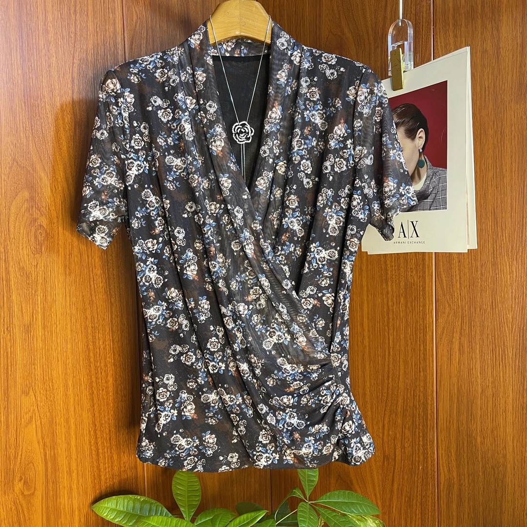 25035欧美时尚印花上衣洋气显瘦女装V领消瘦大码小衫洋气百搭T恤