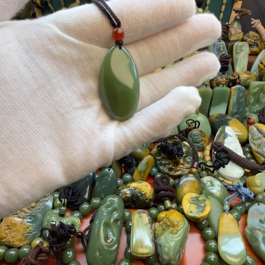 岫岩老玉（透闪石质玉）未镶嵌颈饰