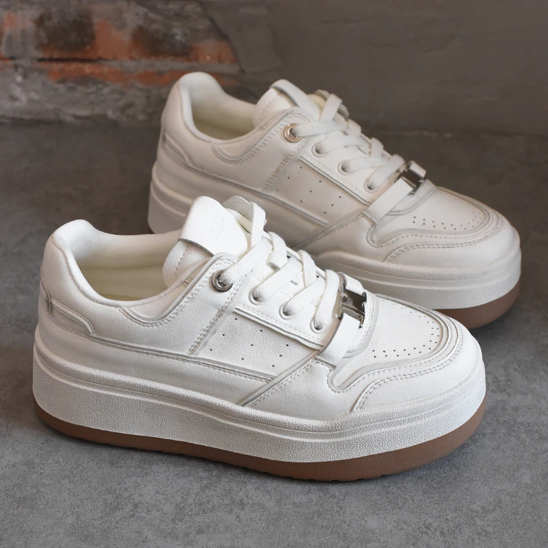 欧洲站女鞋超火厚底运动小白鞋女2025冬季新款休闲百搭舒适板鞋潮