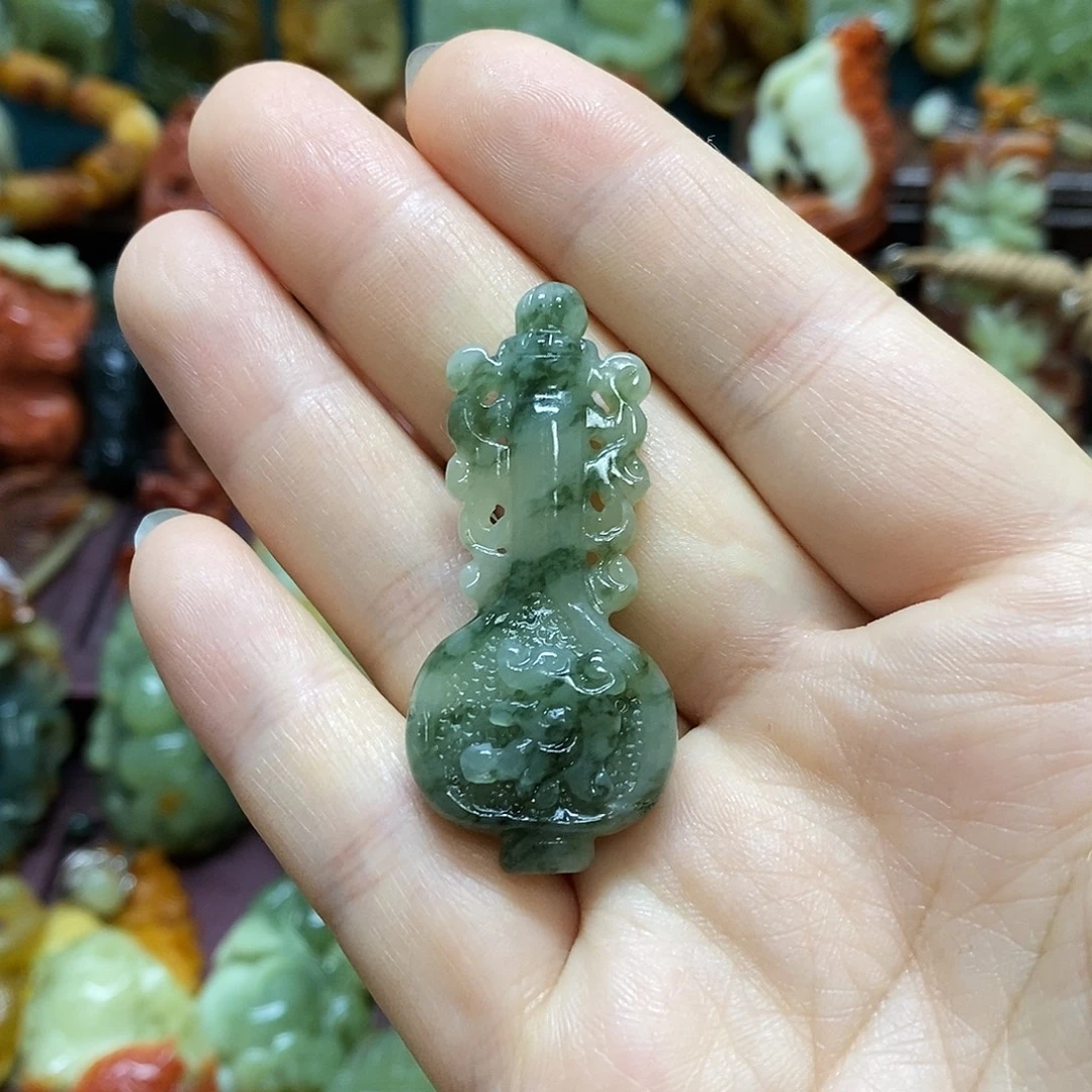 岫玉未镶嵌吊坠(赠链)