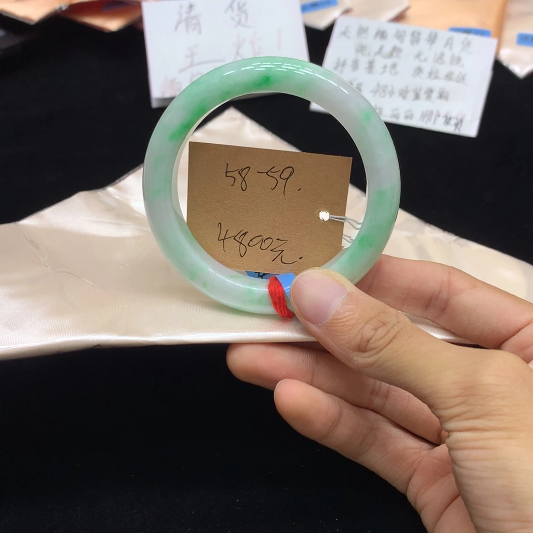 翡翠未镶嵌手镯手镯