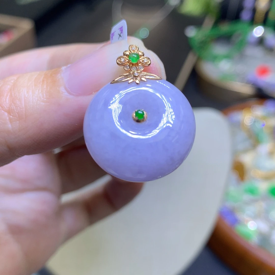 颈饰18K金镶嵌翡翠