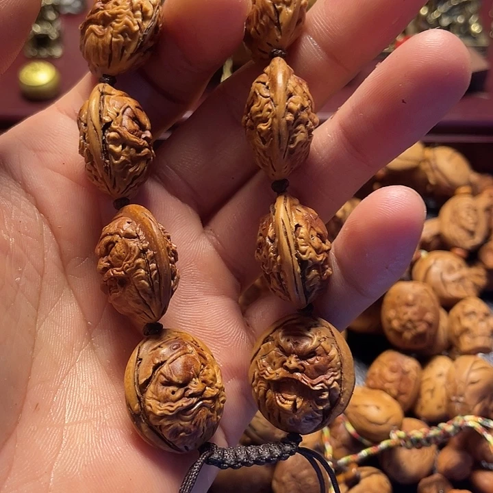 大桃核雕刻瑕疵钟馗头