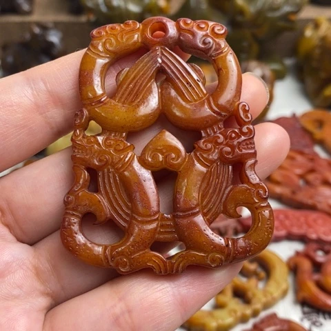 颈饰未镶嵌和田玉（糖玉）