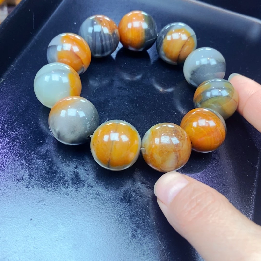 未镶嵌石英质玉（黄龙玉）颈饰