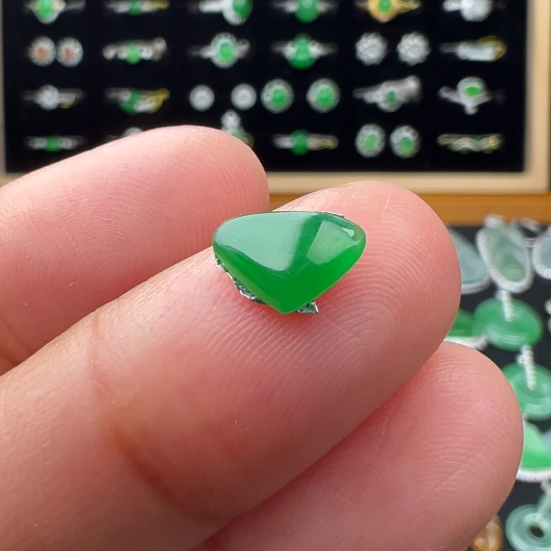 翡翠未镶嵌颈饰心6