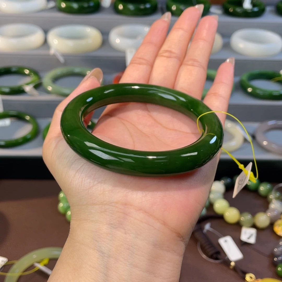 和田玉（碧玉）未镶嵌手镯