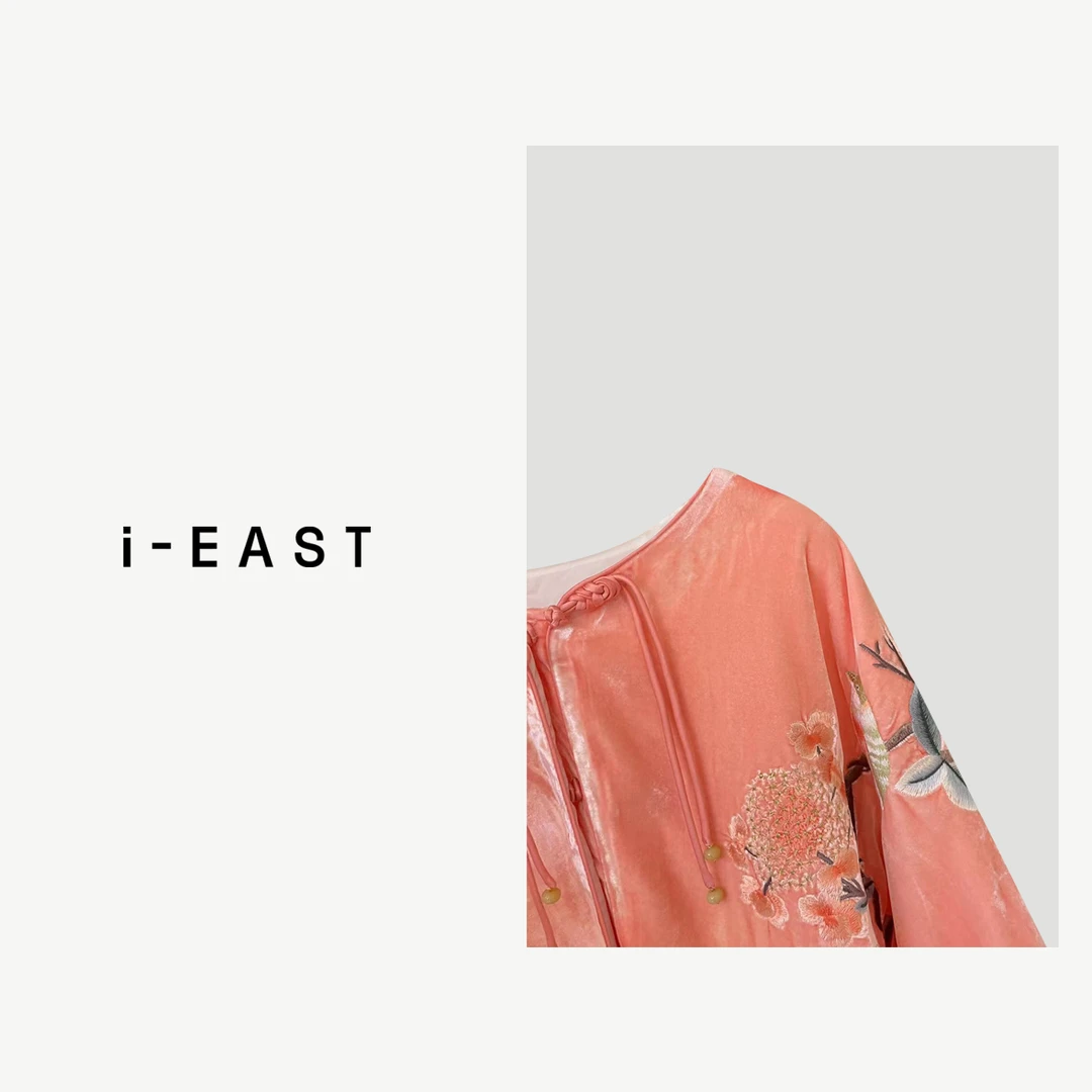 i-EAST 邂逅波尔多红~新中式绣花开衫外套-3D S23378
