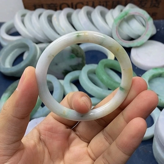 翡翠未镶嵌手镯54