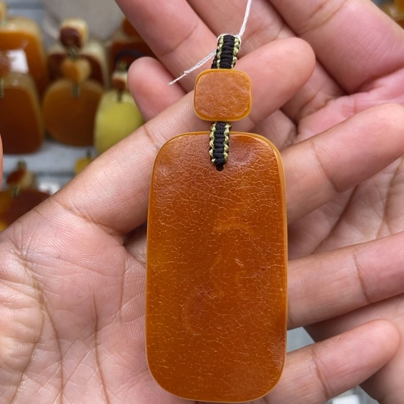 【闪购商品】琥珀颈饰未镶嵌