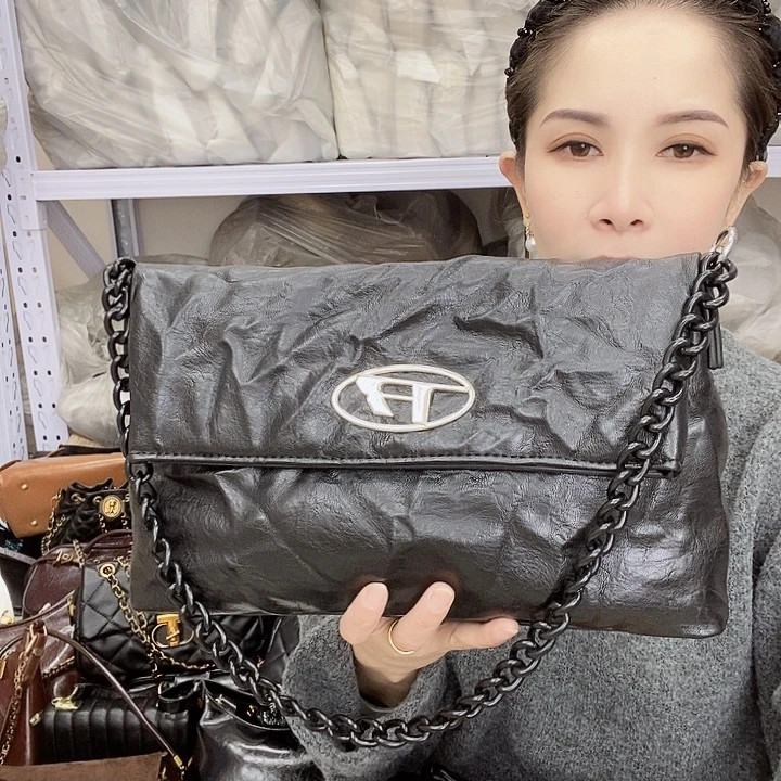 蚕丝小牛剖层皮革PU