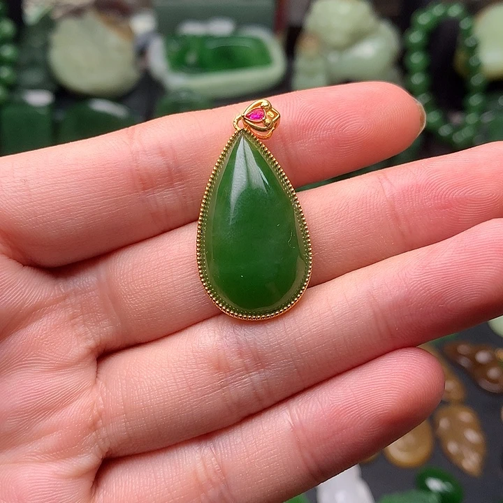 和田玉18K金镶嵌颈饰