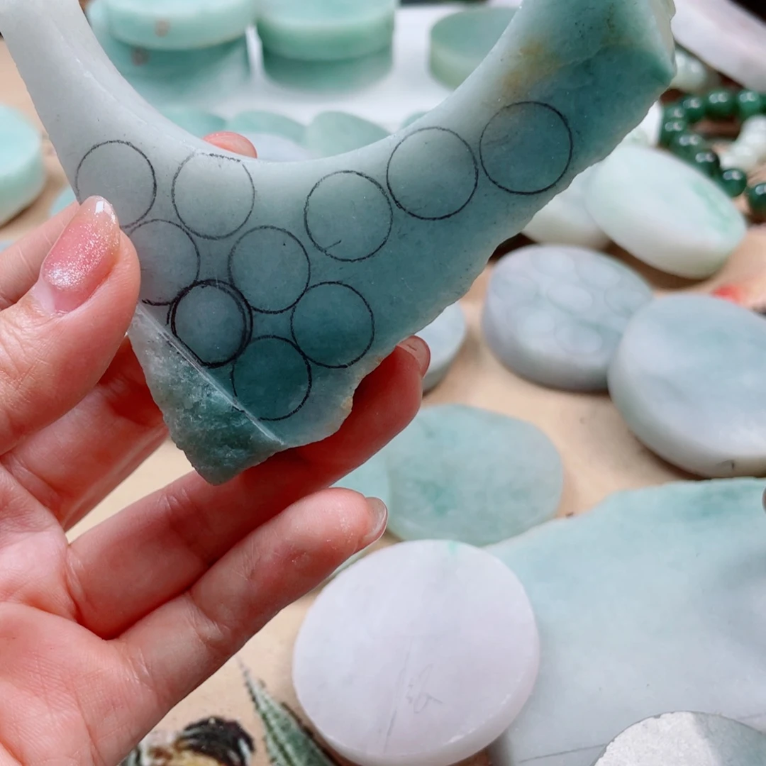 翡翠未镶嵌颈饰918……