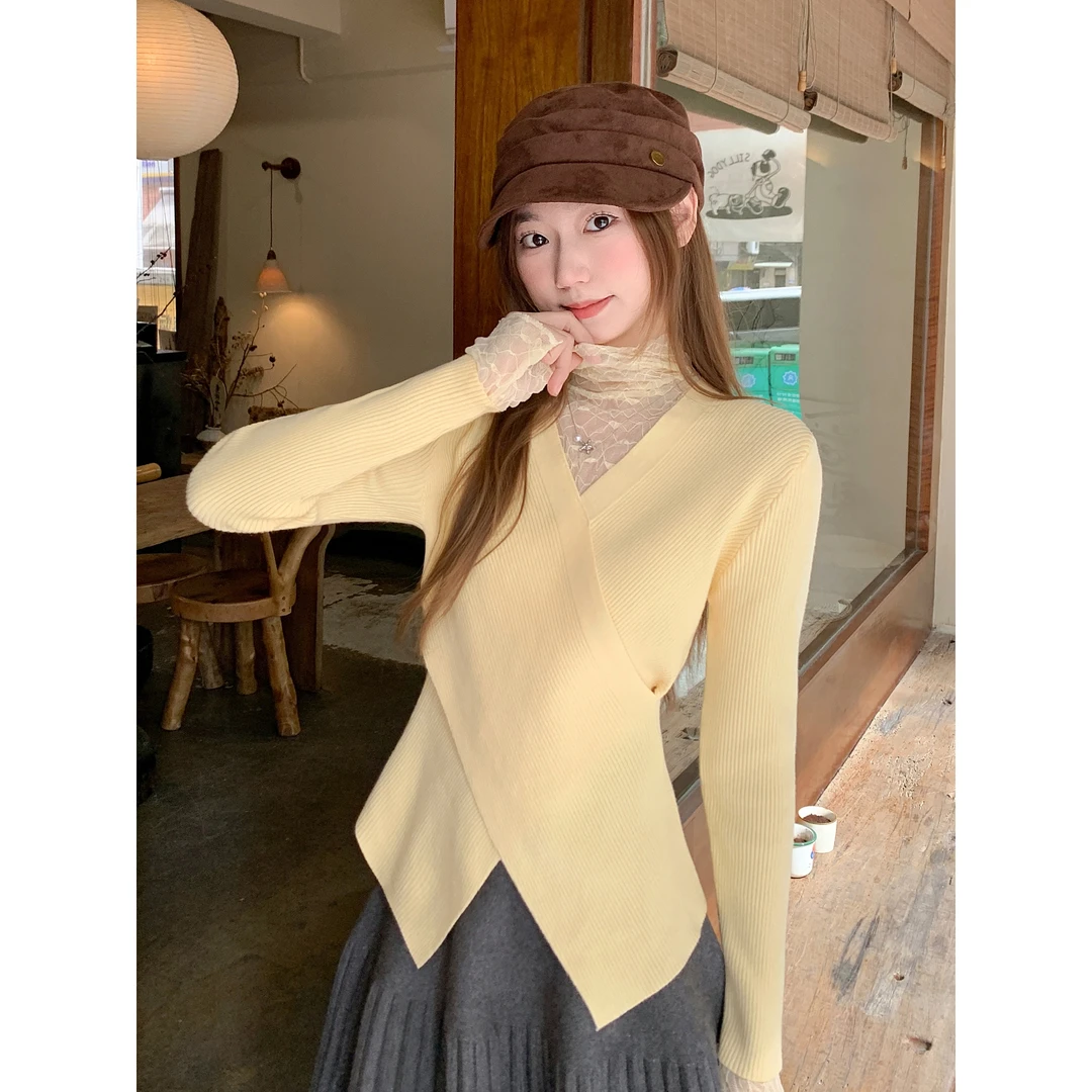法式设计感蕾丝拼接长袖针织衫女秋冬新款修身显瘦交叉V领小上衣