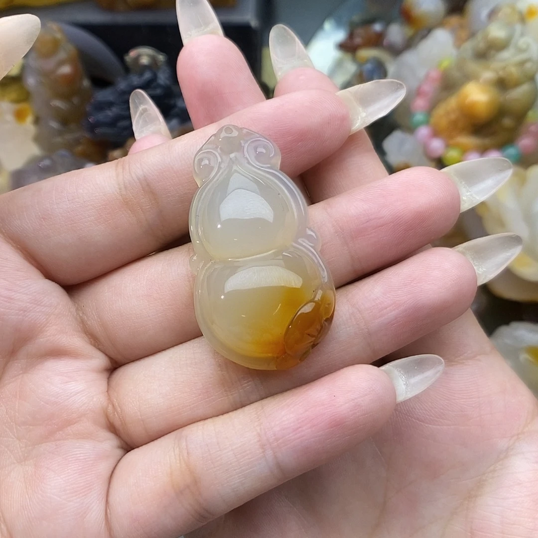 V***8玛瑙/玉髓未镶嵌颈饰