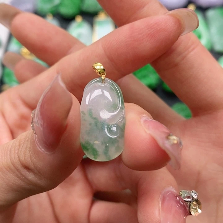 翡翠颈饰未镶嵌吊坠