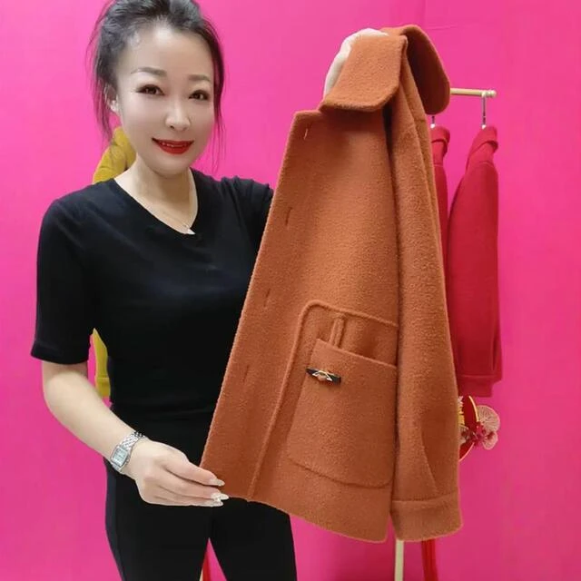 气质妈妈外套女春秋短款呢子大衣中老年女装秋装新款洋气减龄上衣