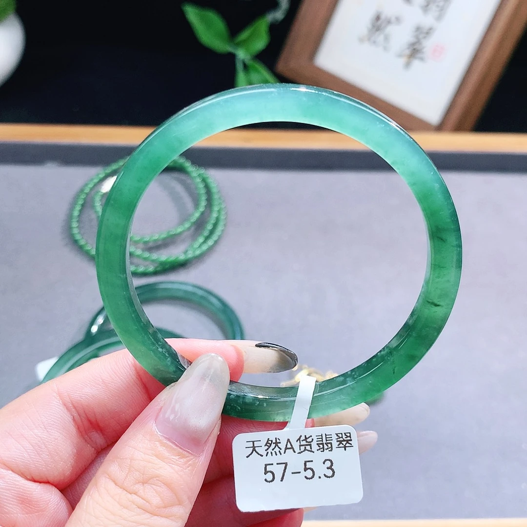 翡翠手镯（圆镯）未镶嵌