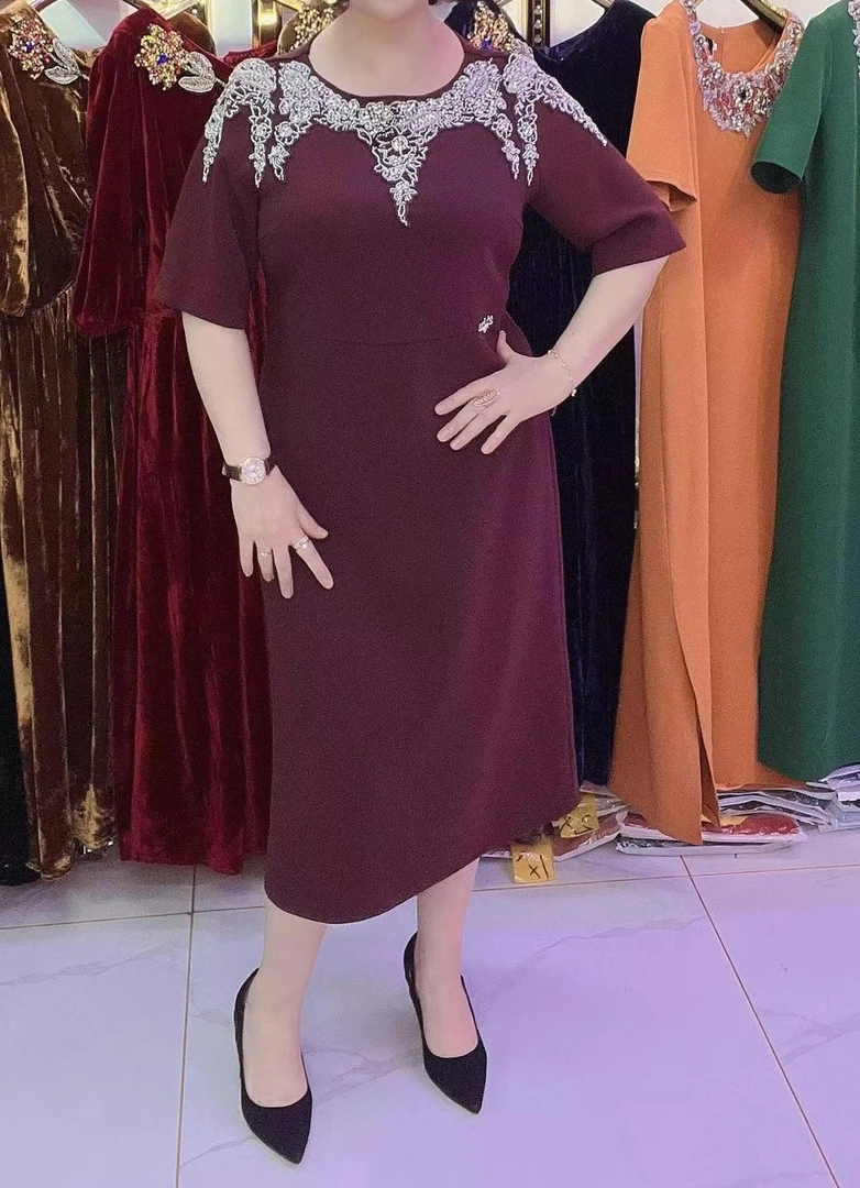 重工钉珠修身连衣裙