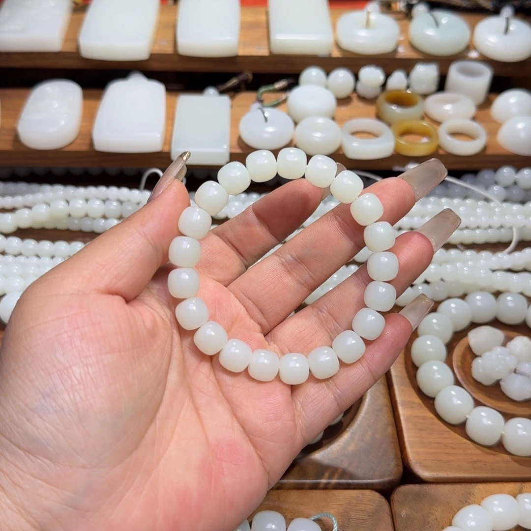 护***航和田玉未镶嵌颈饰