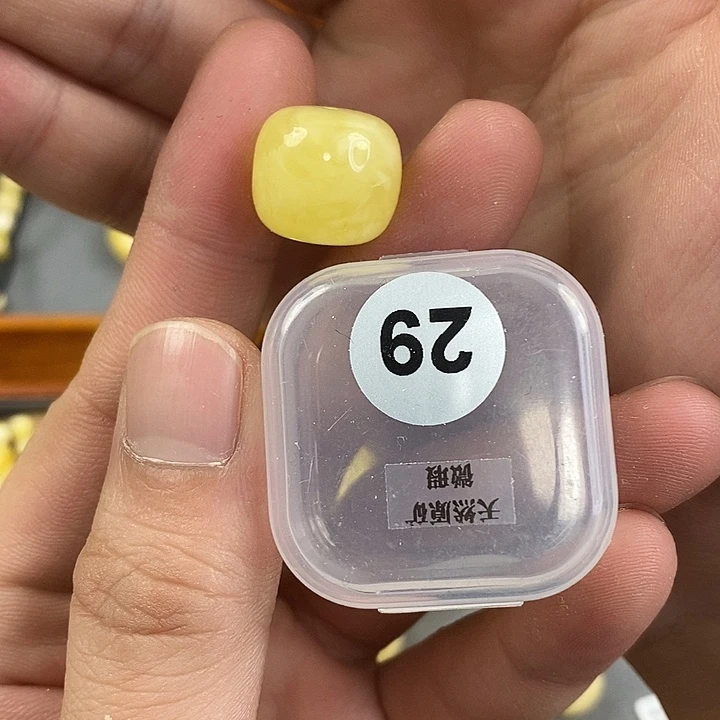 未镶嵌琥珀珠宝奇石