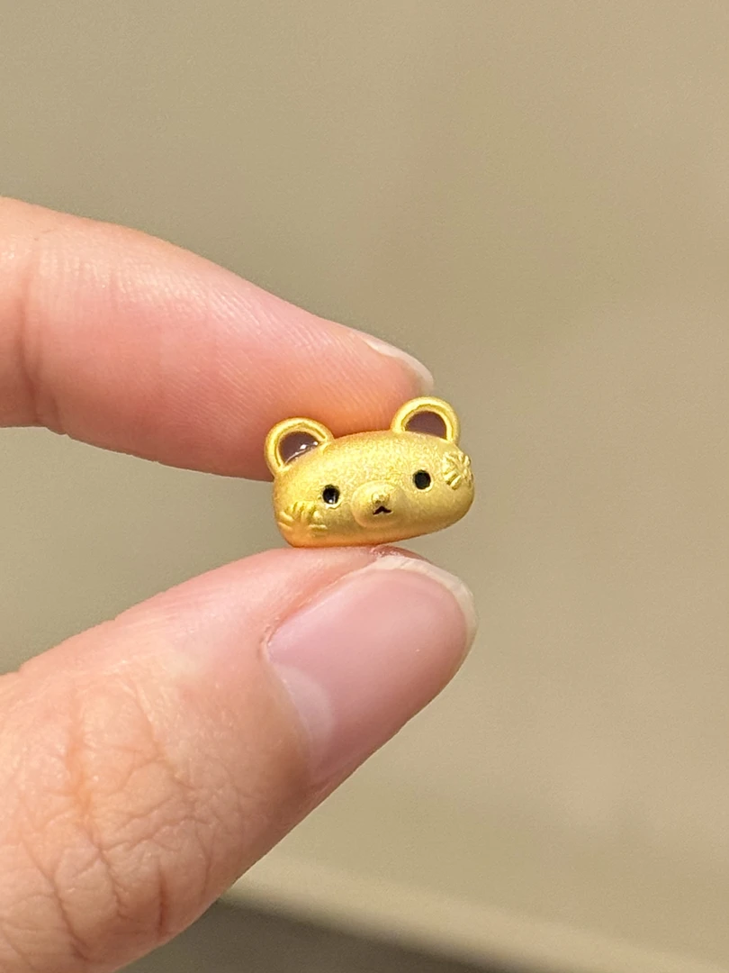 贝贝黄金 足金999 法棍轻松熊 孔小 珐琅彩 转运珠 101