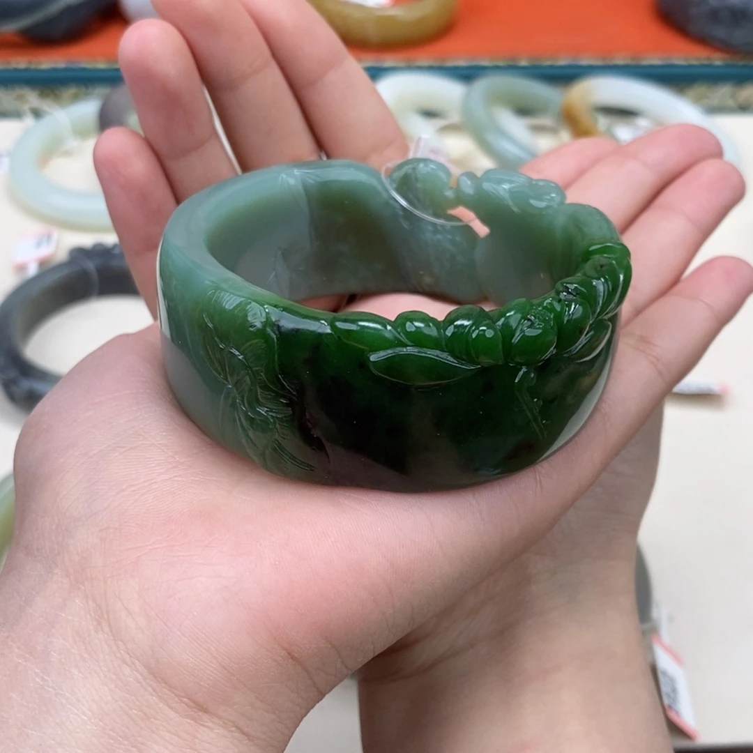 和田玉手镯未镶嵌随**安