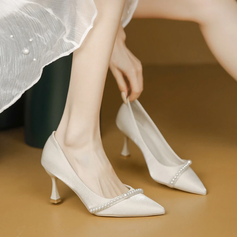 洋气米白色高跟鞋女细跟学生主持礼仪尖头单鞋法式伴娘鞋红色婚鞋