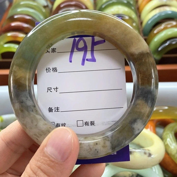 蛇纹石玉未镶嵌手镯棠*