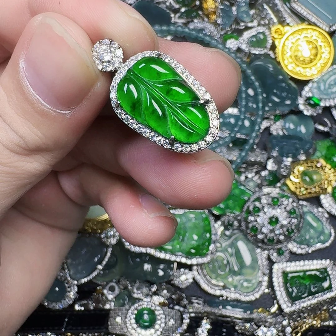 翡翠未镶嵌颈饰天然A货翡翠放漏