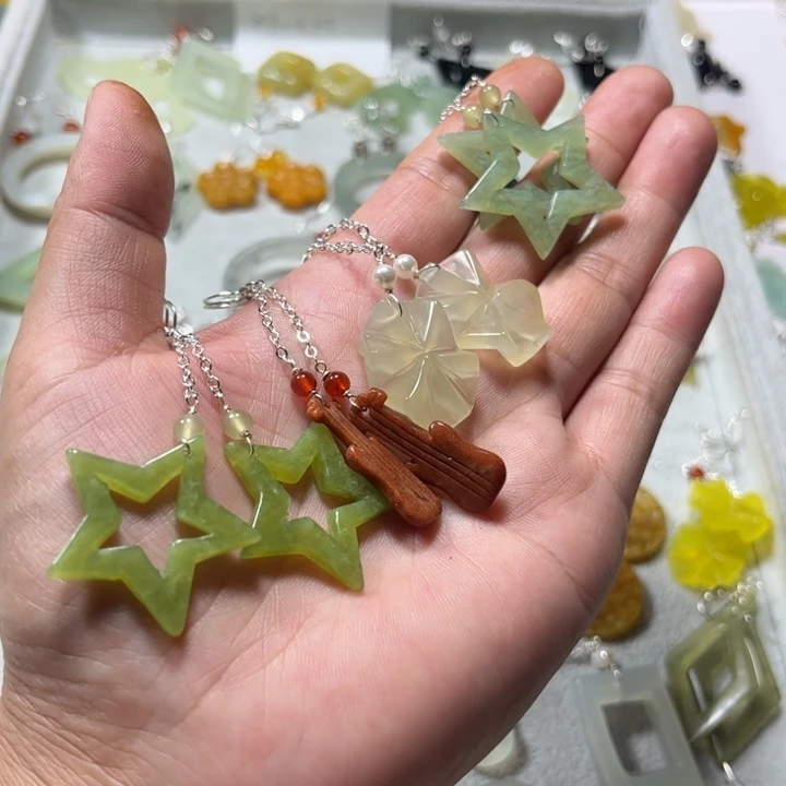 蛇纹石玉合金耳饰