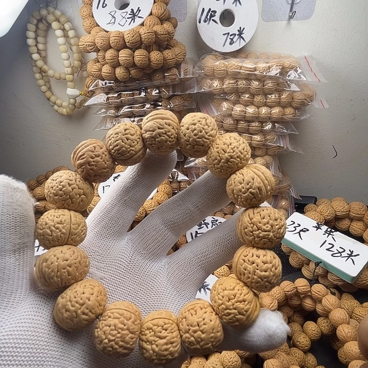 马***群桃核吊坠桃核的种类多以核桃作为