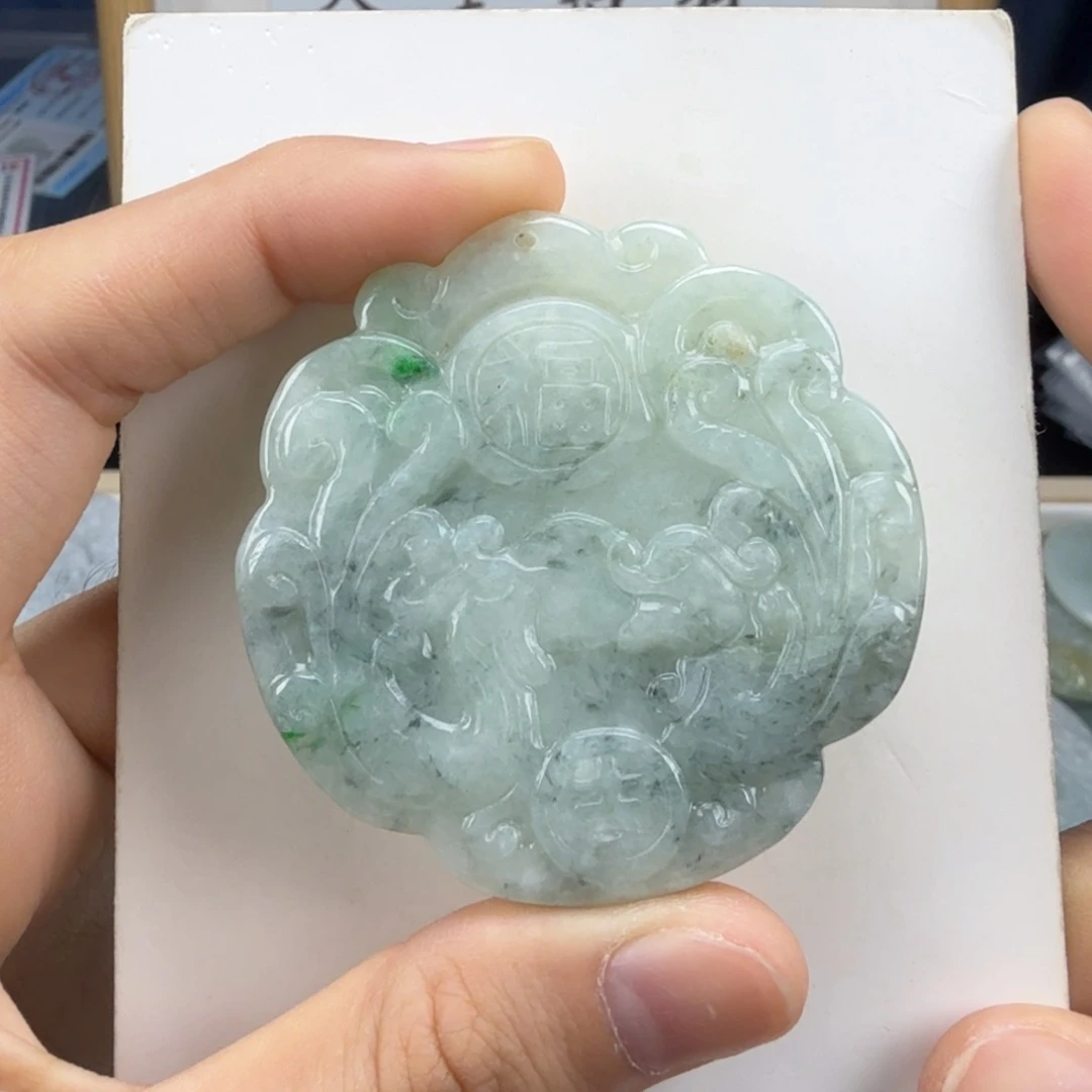 翡翠挂件未镶嵌翡翠