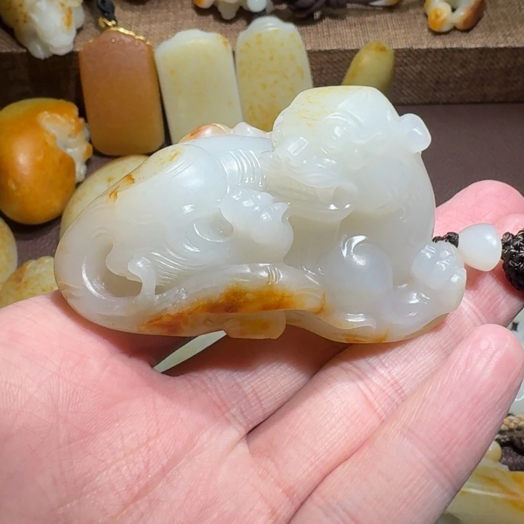 和田玉未镶嵌把件